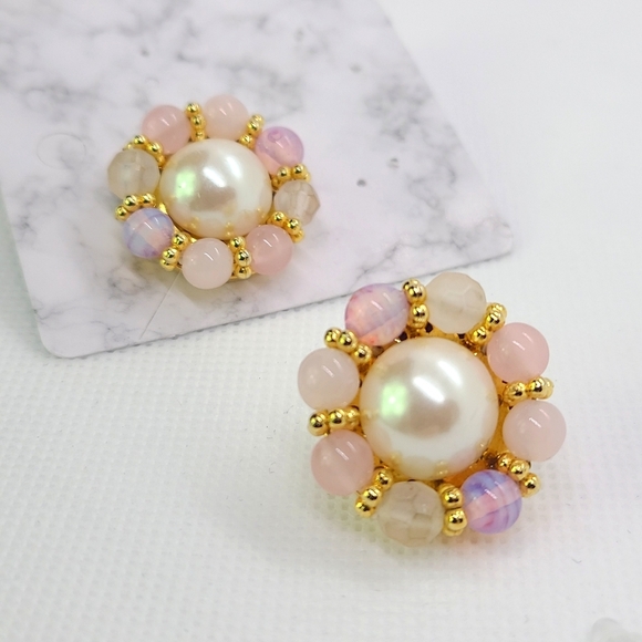 Elegant Fuax Pearl and Pink Beaded flower Earrings vintage style - Picture 7 of 17